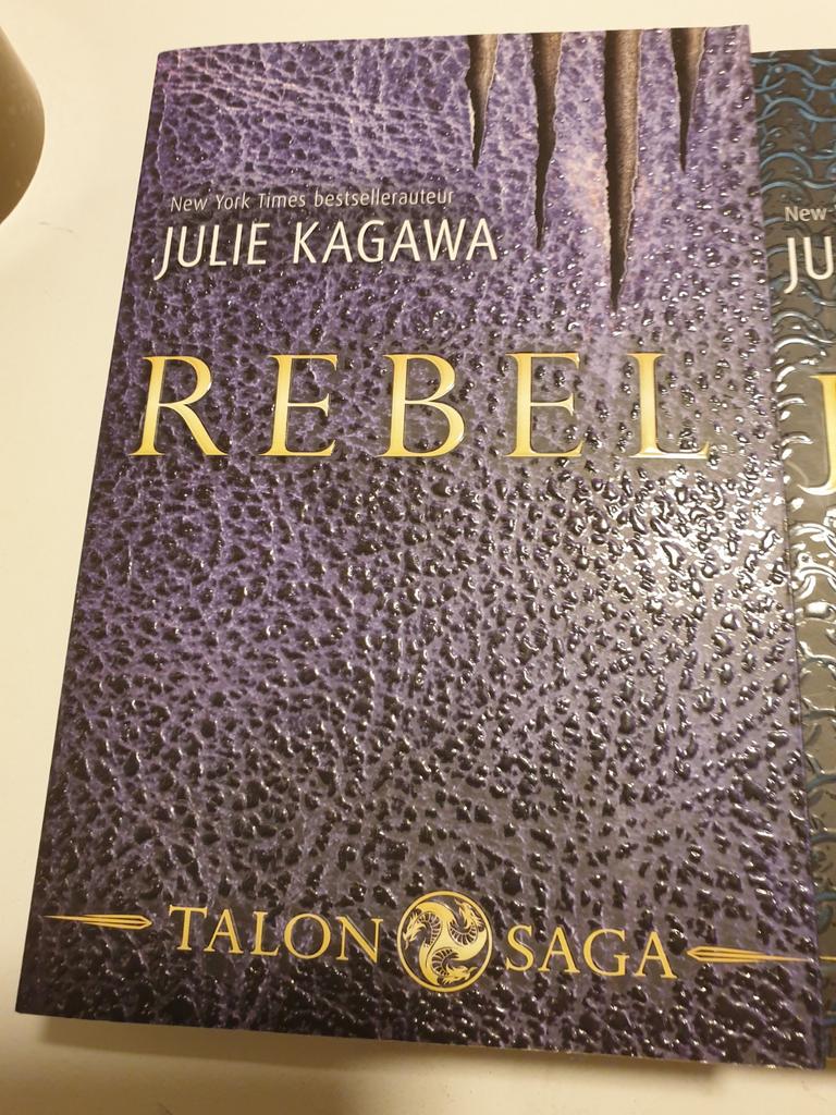 3 x Julie Kagawa - Rebel & Jager delen 2 & 3 vd Talon Saga, Ophalen of Verzenden, Zo goed als nieuw, Julie Kagawa