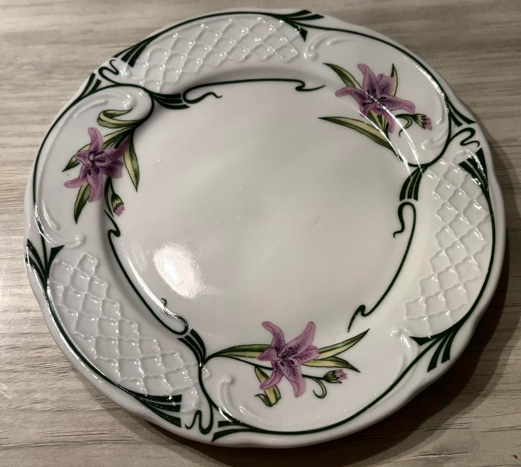 Jolie assiette vintage en porcelaine Bidasoa,Espagne, Antiquités & Art, Enlèvement