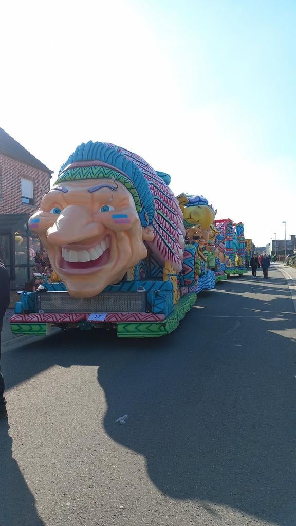 Zelfrijdende carnavalswagen te koop of te huur, Ophalen