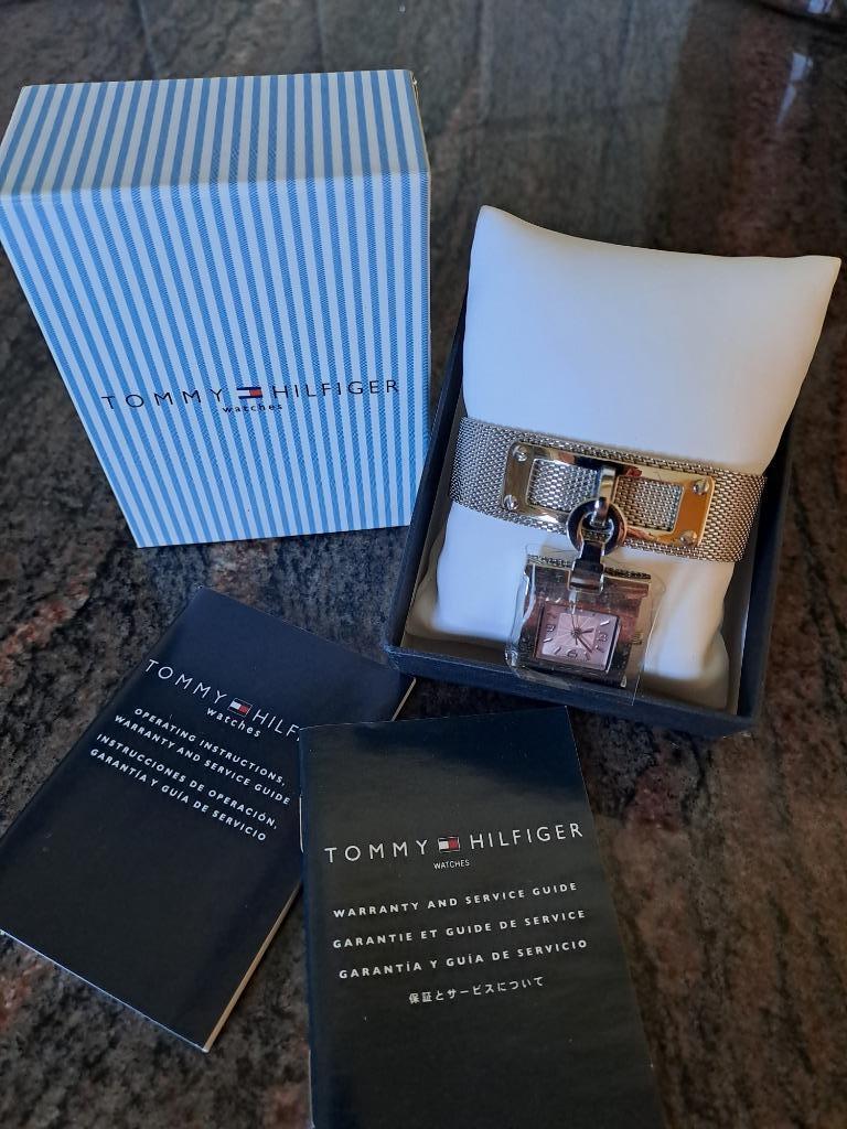 NOUVEAU ! MONTRE-BRACELET TOMMY HILFIGER, Bijoux, Sacs & Beauté, Autres marques, Enlèvement ou Envoi, Acier, Acier