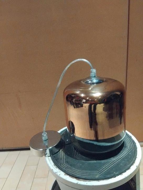 2 glazen hanglampen, deels koperkleurig, Ophalen of Verzenden, Zo goed als nieuw, Glas
