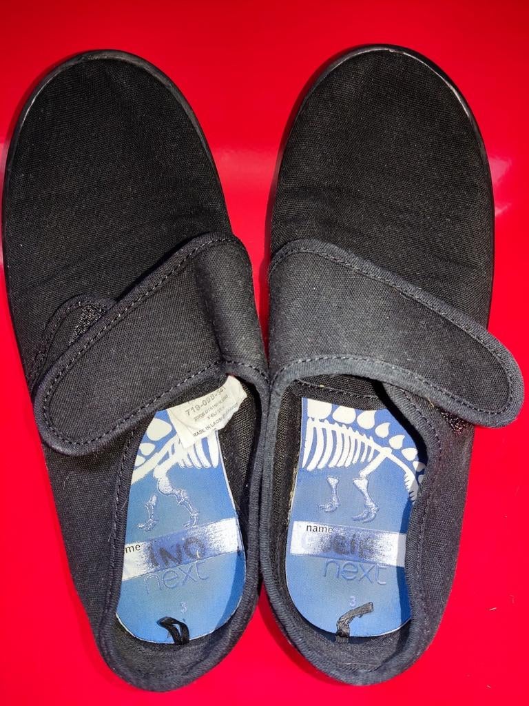 Chaussures de gym NEXT noire à scratch, Enfants & Bébés, Enlèvement ou Envoi, Comme neuf, Chaussures