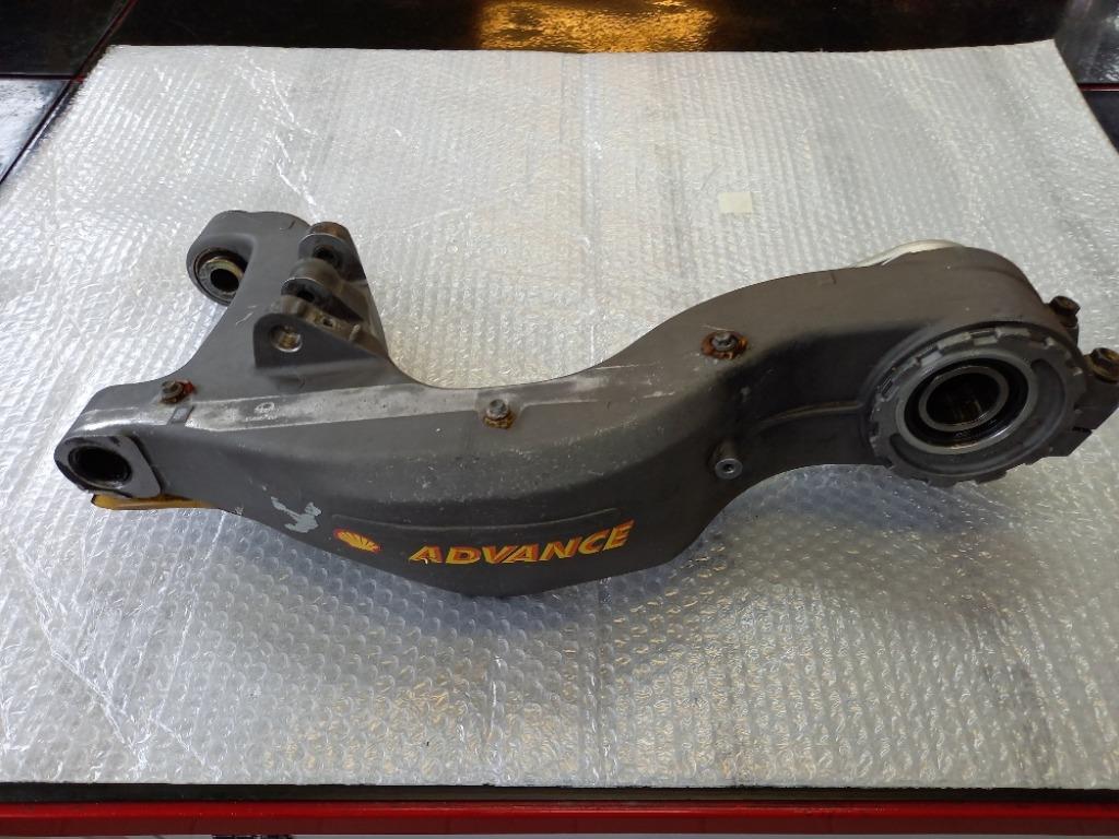 DUCATI 916-748-996-998 BRAS OSCILLANT AVEC MOYEU, DUCATI, Enlèvement ou Envoi, Utilisé, Jackierogier@outlook.be
