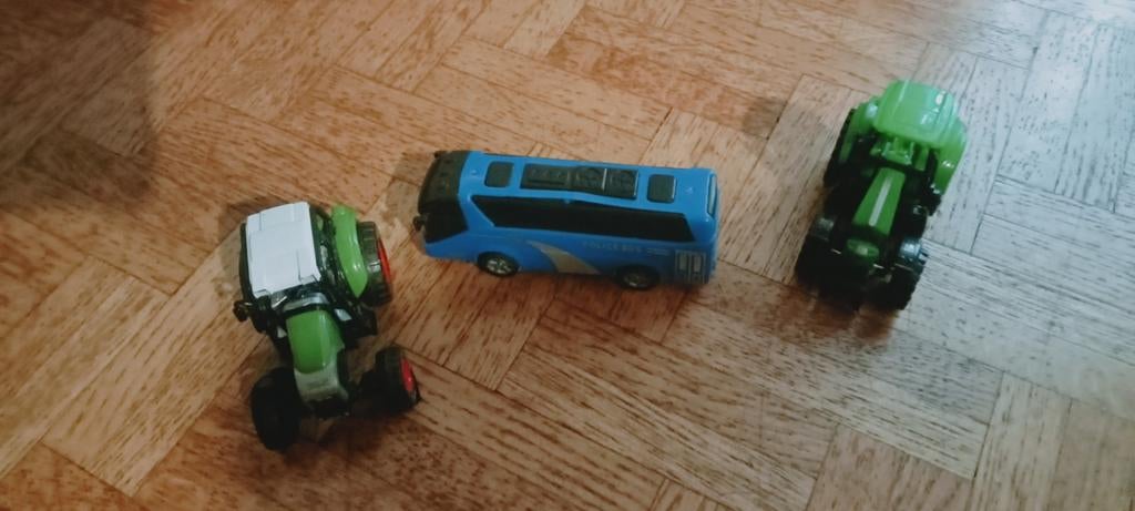 Kleine speelgoed tractors en politiebusje, Ophalen of Verzenden