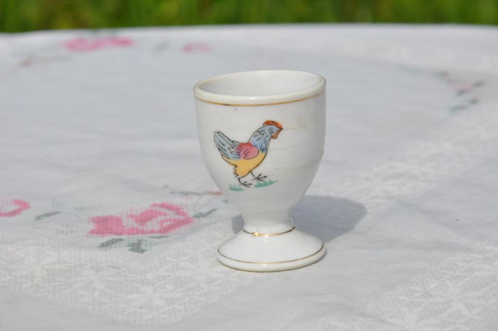 coquetier decor poule et ligne dorée, Enlèvement ou Envoi, Utilisé, Porcelaine, Autres types