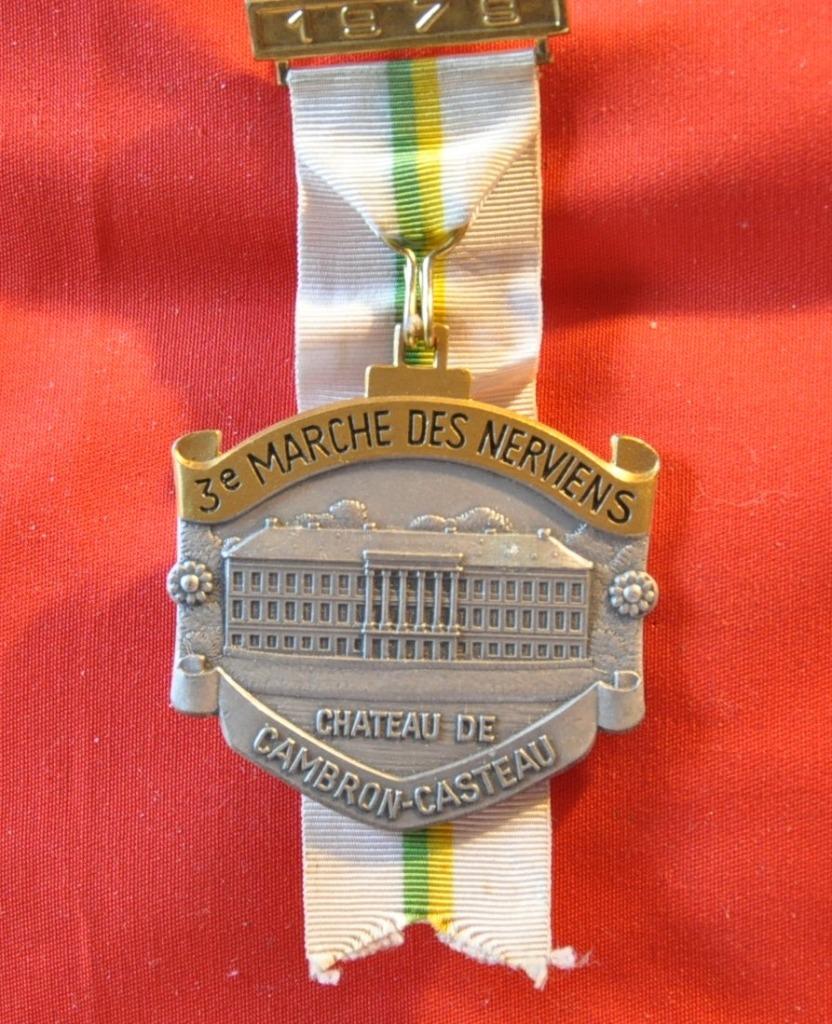 medaille de la 3eme marche des nerviens 1979(9), Enlèvement ou Envoi, Autres matériaux