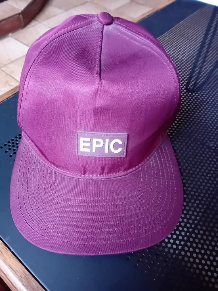 Casquette Epic de H&M, Vêtements | Femmes, H&M, Enlèvement, Comme neuf, Casquette