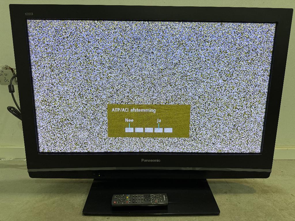 Panasonic 37" Plasma TV + Home cinema, Panasonic, HD Ready (720p), 80 à 100 cm, Utilisé