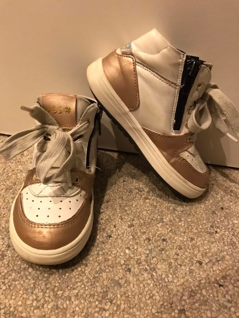 A vendre les chaussures de sport, Enlèvement ou Envoi, Asso, Comme neuf, Chaussures de sport