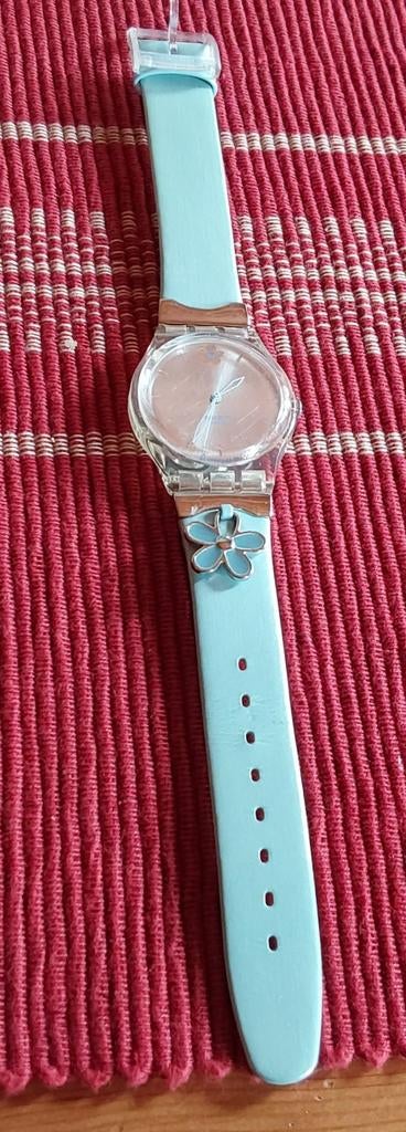 Vintage Swatch horloge uit 2005 Ge160 dameshorloge in blauw, Handtassen en Accessoires, Leer, Swatch, Ophalen of Verzenden, Zo goed als nieuw