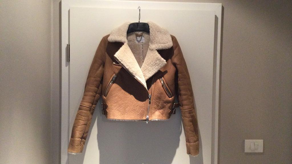 Bruine winterjas in maat M, Maat 38/40 (M), Bruin, Gedragen, Bershka