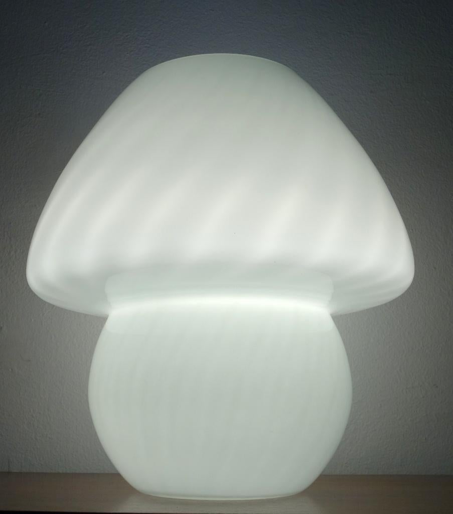 Vintage Murano tafellamp wit mushroom lamp glas, Gebruikt, Ophalen of Verzenden, Glas, Minder dan 50 cm