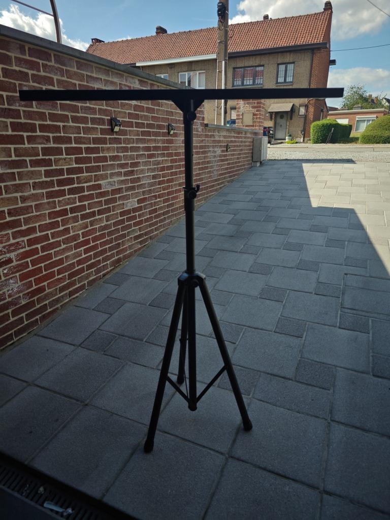 pied + bras pour eclairage, Musique & Instruments, Pieds, Enlèvement, Utilisé, Pied, Autres instruments