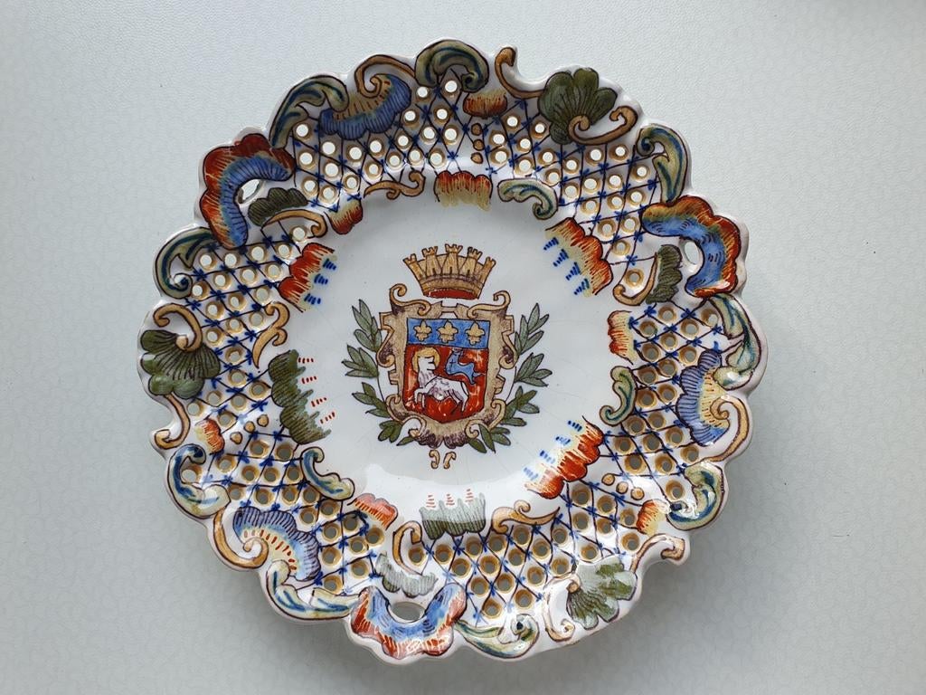Ancienne assiette en faïence ajourée, Enlèvement ou Envoi