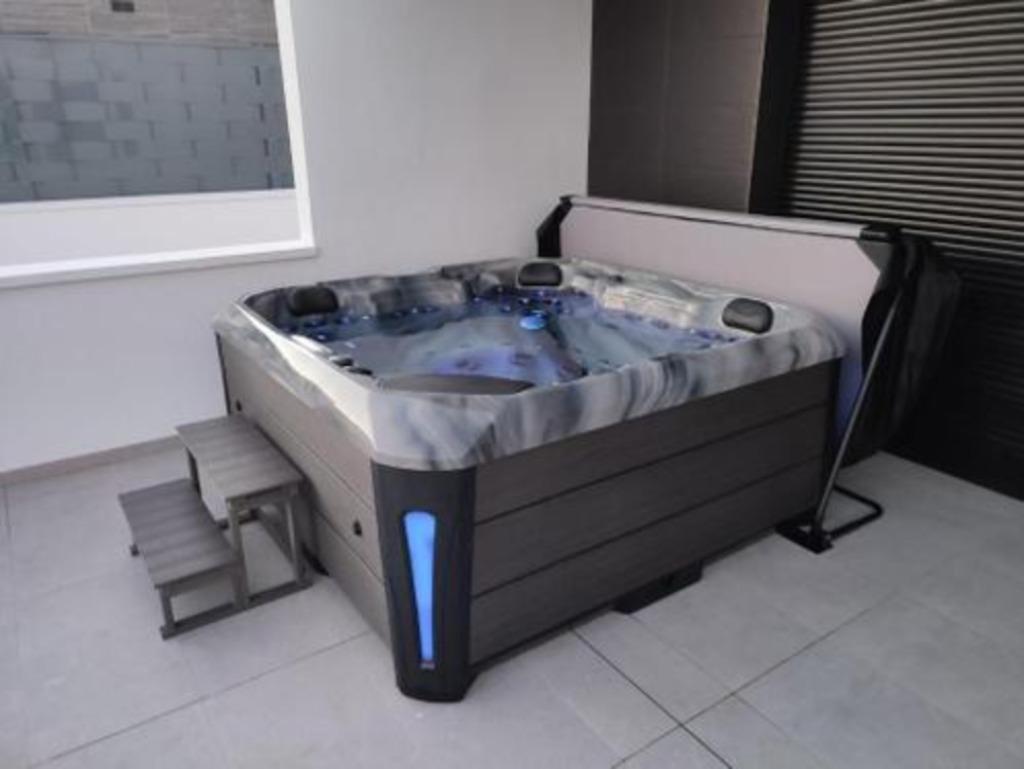 Jacuzzi onderdelen: & herstelling jets Pompen Filters..etc, Ophalen of Verzenden, Nieuw, Zwembadpomp