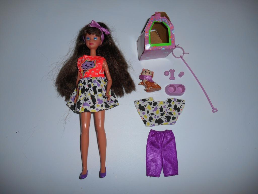 Barbie pop 'Courtney' (vintage), Enfants & Bébés, Jouets | Poupées, Enlèvement, Comme neuf, Barbie