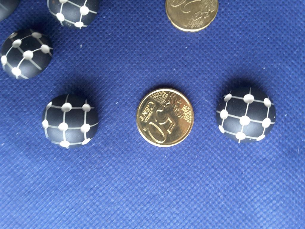 boutons 22 boule noir et blanc motif 1/2 ballon de foot B229, Enlèvement ou Envoi, Neuf, Bouton ou Boutons