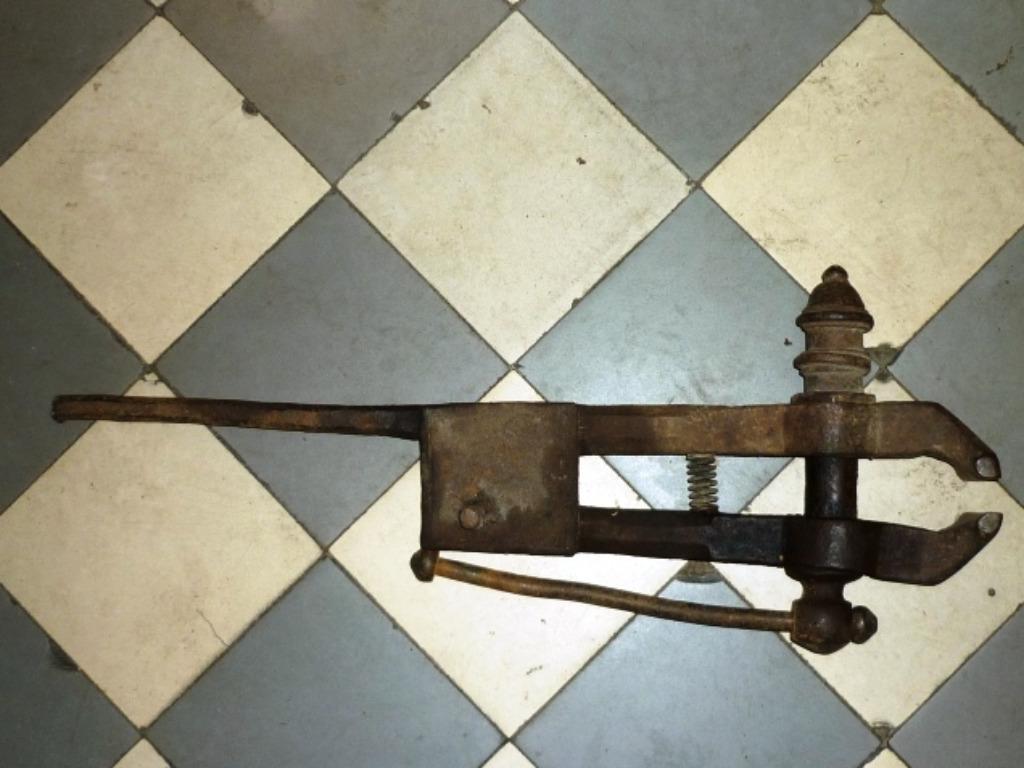 étau sur pied, Bricolage & Construction, Enlèvement, Utilisé