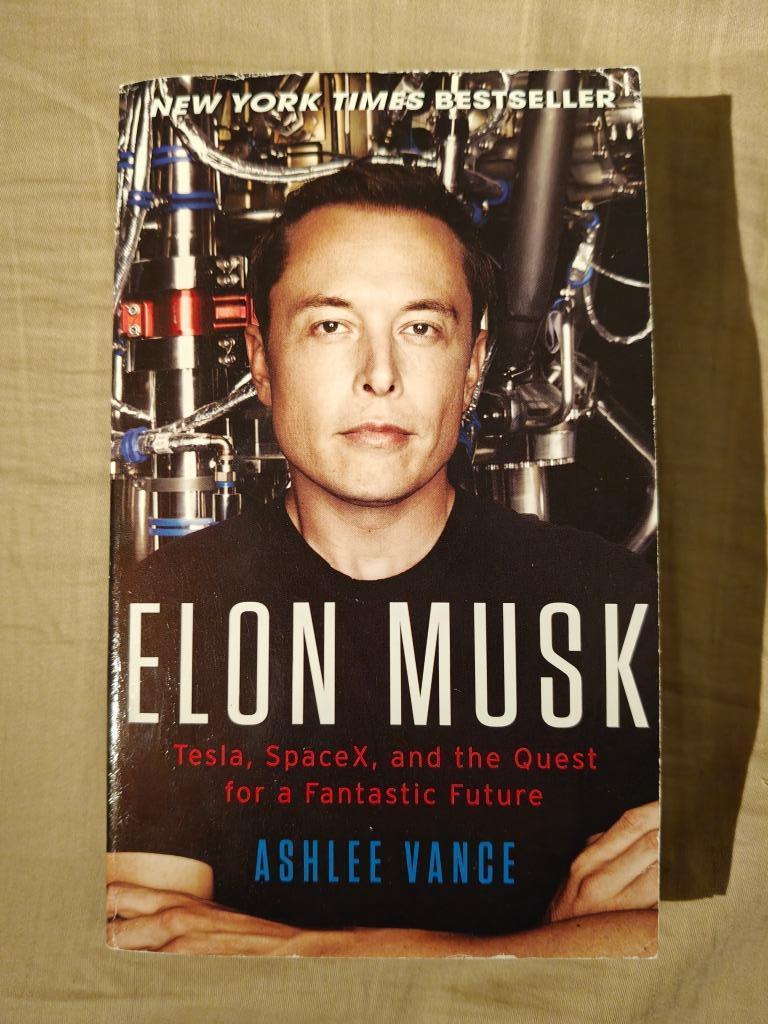 livre "Elon Musk" en bon état version en anglais, Boeken, Ophalen of Verzenden, 20e eeuw of later, Zo goed als nieuw