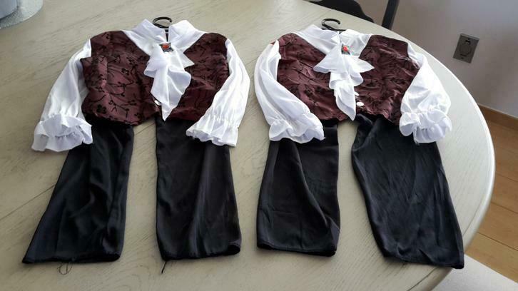 Verkleedkledij jongen - 2x hetzelfde pakje, Kinderen en Baby's, Carnavalskleding en Verkleedspullen, Ophalen, Nieuw, Jongen