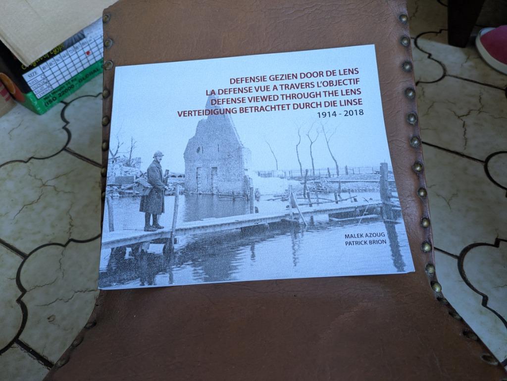 Defensie gezien door de lens, Verzamelen, Ophalen of Verzenden, Landmacht, Boek of Tijdschrift