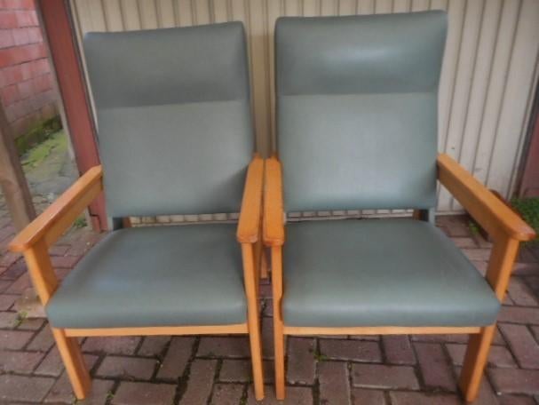 2 zeer gemakkelijke zetels met armleuningen, Maison & Meubles, Canapés | Salons, Une personne, Moins de 75 cm, Enlèvement