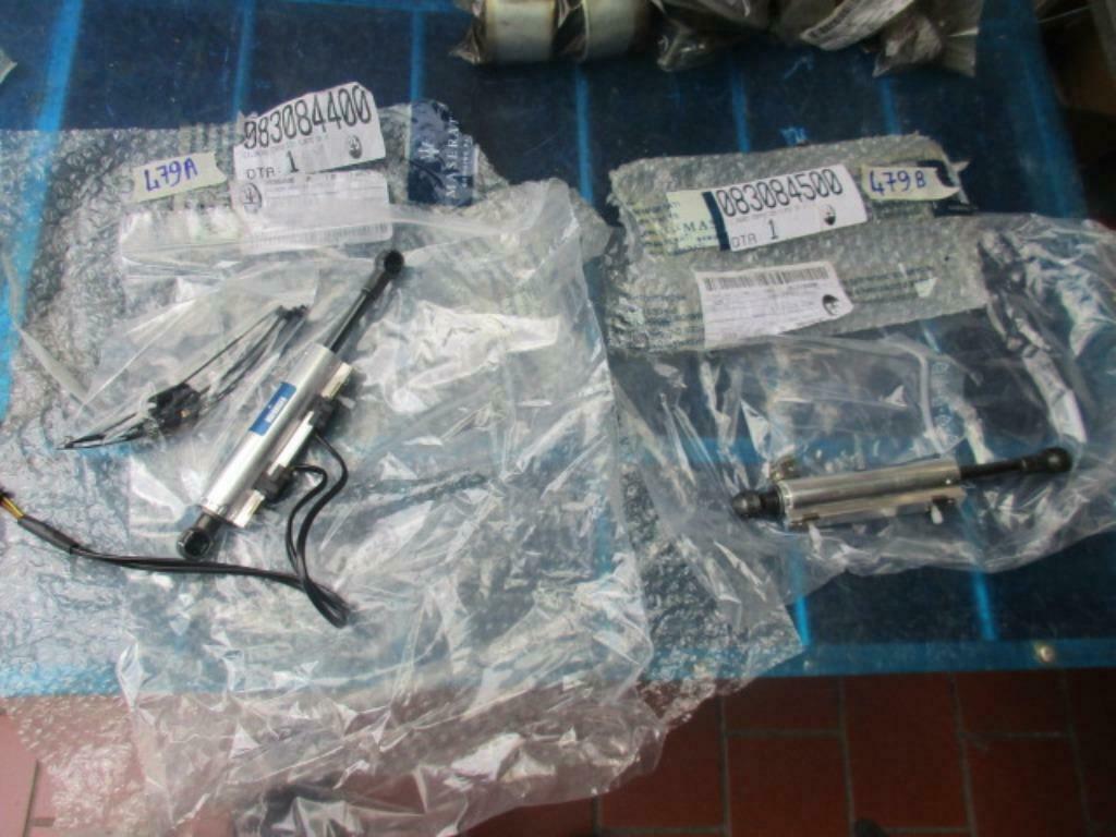 Hydraulische cilinders voor cabriokap Maserati Grancabrio/Mc, Auto-onderdelen, Ophalen of Verzenden, Gebruikt, Links, Maserati