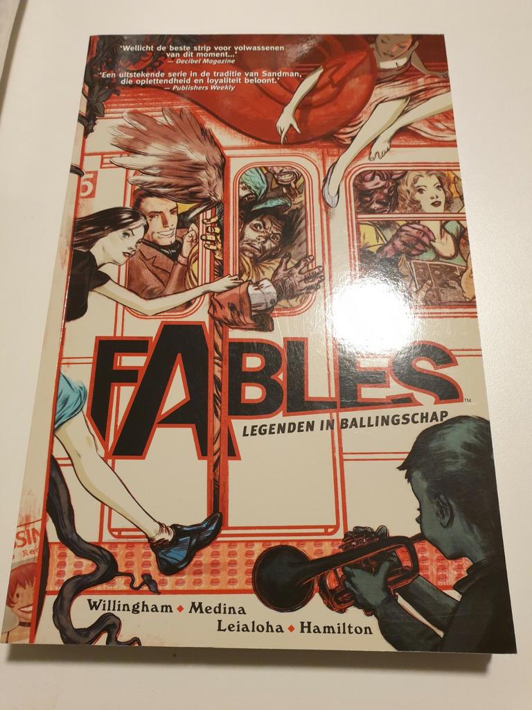 Bill Willingham - FABLES 1: Legenden in ballingschap, Ophalen of Verzenden, Zo goed als nieuw, Bill Willingham; Lan Medina