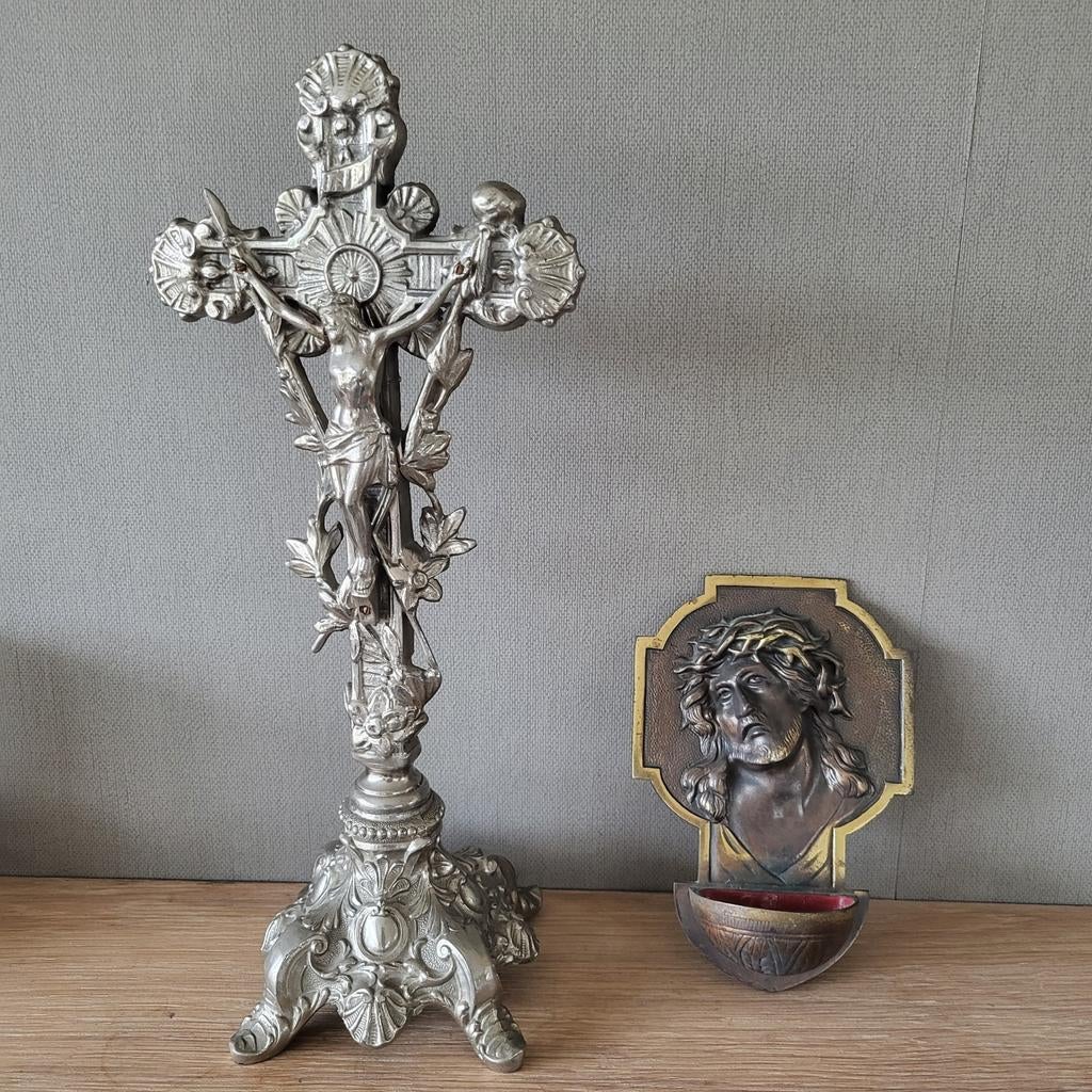 kruisbeeld 38 cm, wijwatervat 19 cm, Ophalen of Verzenden