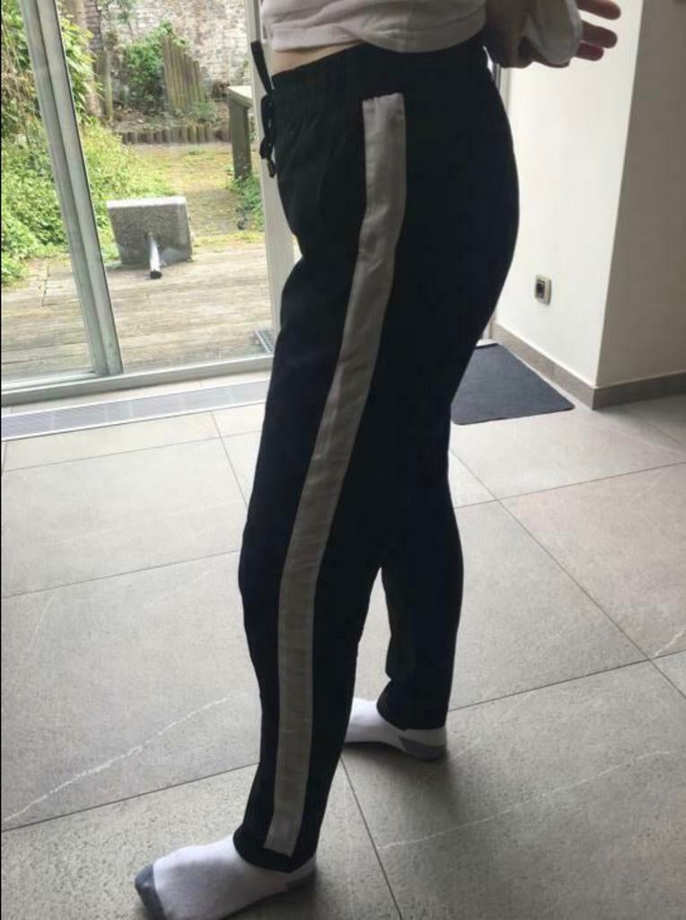 Pantalon noir avec bordure blanche, taille S, Enlèvement ou Envoi, Neuf, Taille 36 (S)