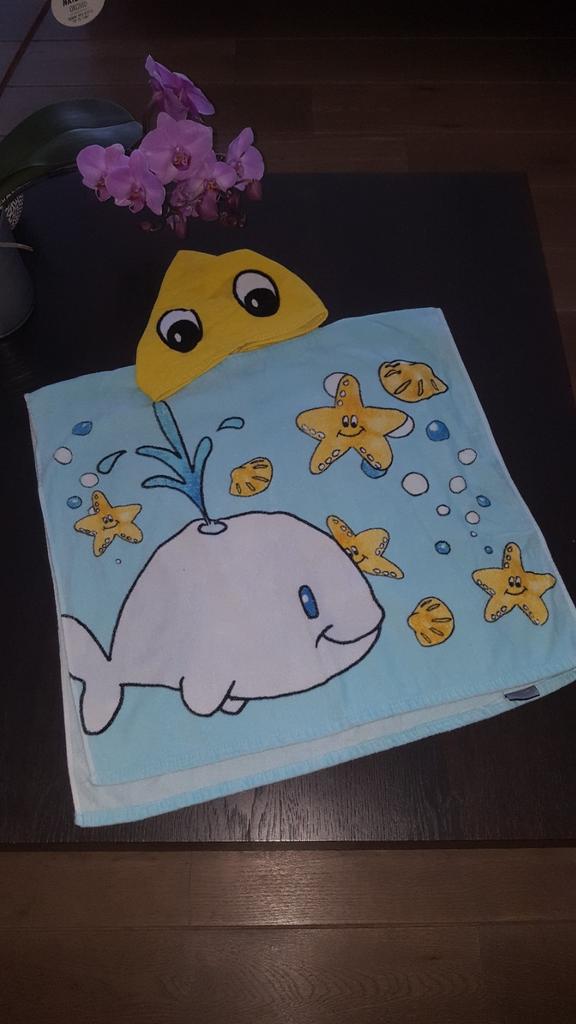 Leuke badcape / badhanddoek met kap 1 maat, Kinderen en Baby's, Kinderkleding | Kinder-zwemkleding, Ophalen of Verzenden, Zo goed als nieuw