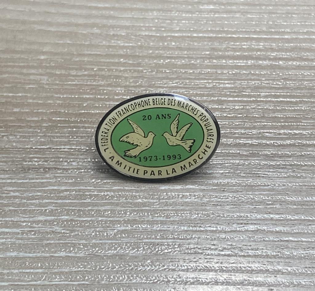 PIN - FEDERATION FRANCOPHONE BELGE DES MARCHES POPULAIRES, Envoi, Utilisé, Sport, Insigne ou Pin's