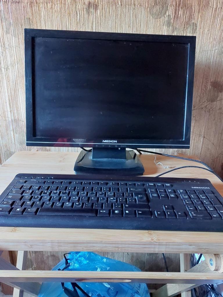 Moniteur pc + clavier, Informatique & Logiciels, Moniteurs, Haut-parleurs intégrés, Medion, Enlèvement, Utilisé