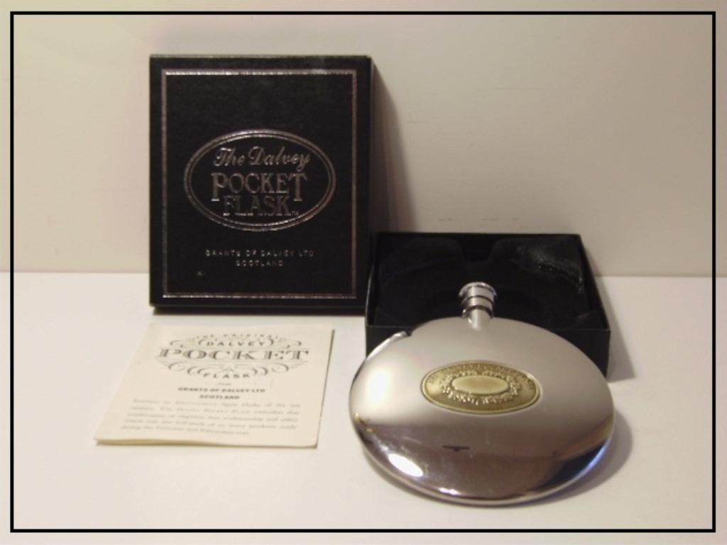 THE ORIGINAL DALVEY POCKET FLASK - Grands Of Dalvey Scotland, Verzamelen, Glas en Drinkglazen, Nieuw, Overige typen, Ophalen