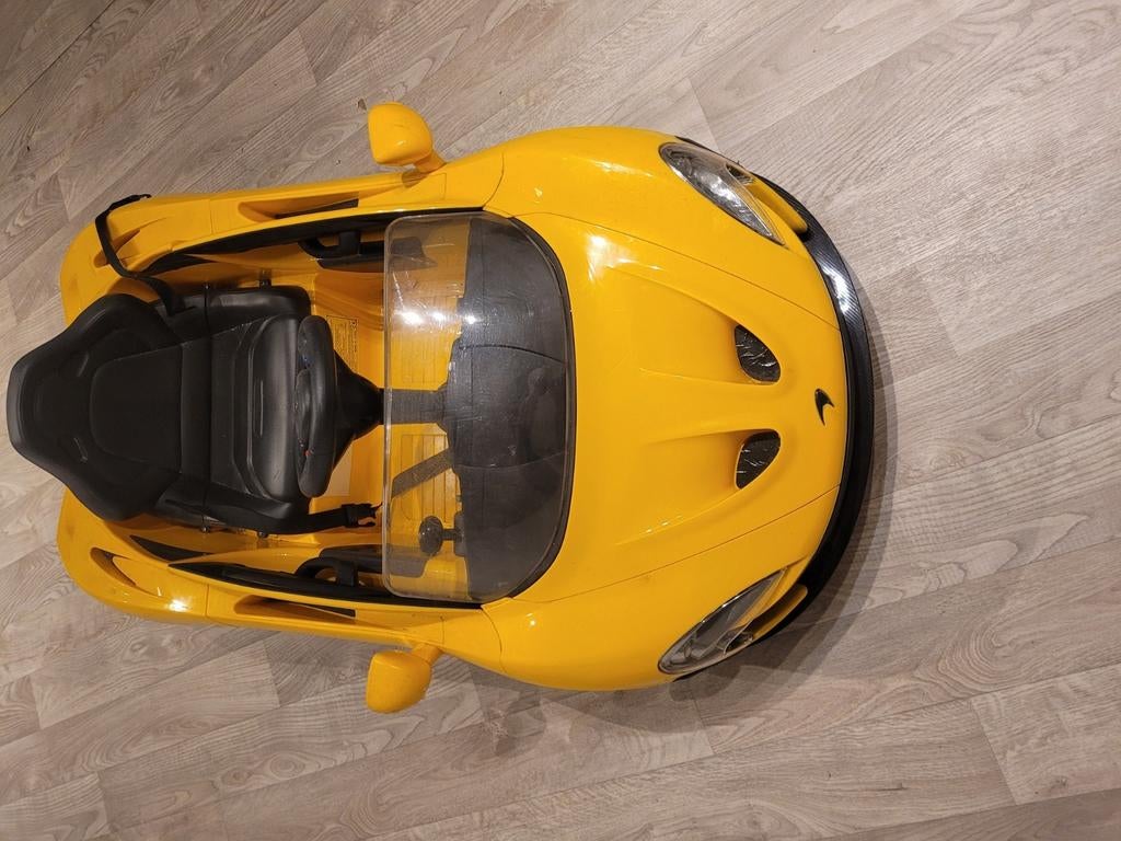 Voiture électrique avec chargeur et volant pour adulte., Enfants & Bébés, Enlèvement, Utilisé