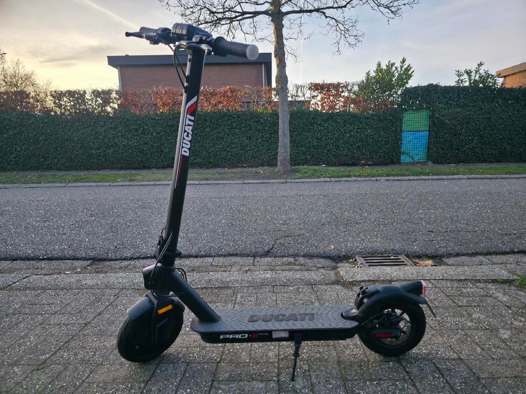 Ducati Pro 2 Plus - Elektrische Step, Fietsen en Brommers, Ophalen