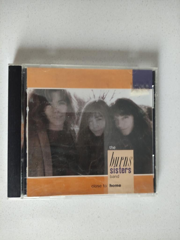 The Burns Sisters Band - Close to home, Enlèvement ou Envoi, Comme neuf