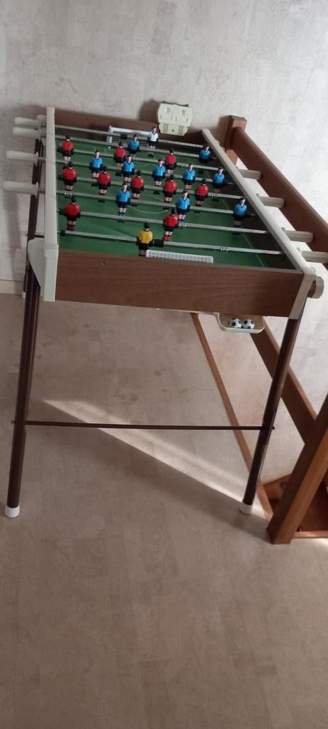 Grote stevige voetbaltafel met 2 balletjes, Ophalen, Zo goed als nieuw
