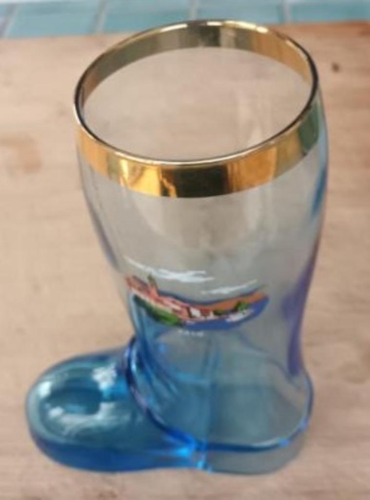 SOUVENIR SALÒ GARDAMEER ITALIË BIERGLAS VORM LAARS, Ophalen of Verzenden, Zo goed als nieuw, Bierglas