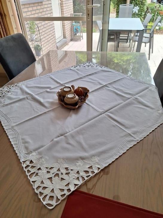 Mooie tafel en of salonkleedje, Enlèvement ou Envoi, Comme neuf, Ovale