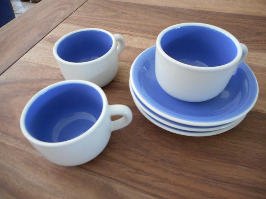 3 petites tasses + sous-tasses, Ophalen of Verzenden, Zo goed als nieuw