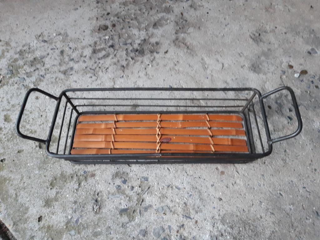 Mand in ijzer en riet, Overige materialen, Gebruikt, Mand, Ophalen of Verzenden