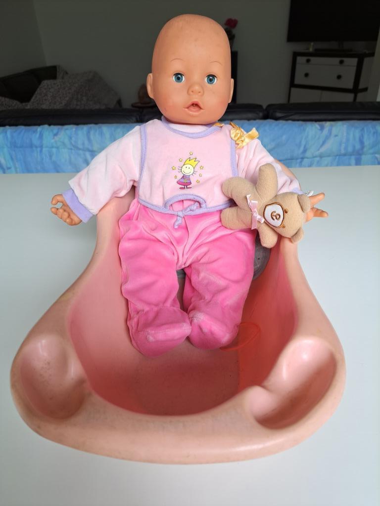 Poupée dans sa baignoire, Enfants & Bébés, Jouets | Poupées, Enlèvement, Utilisé