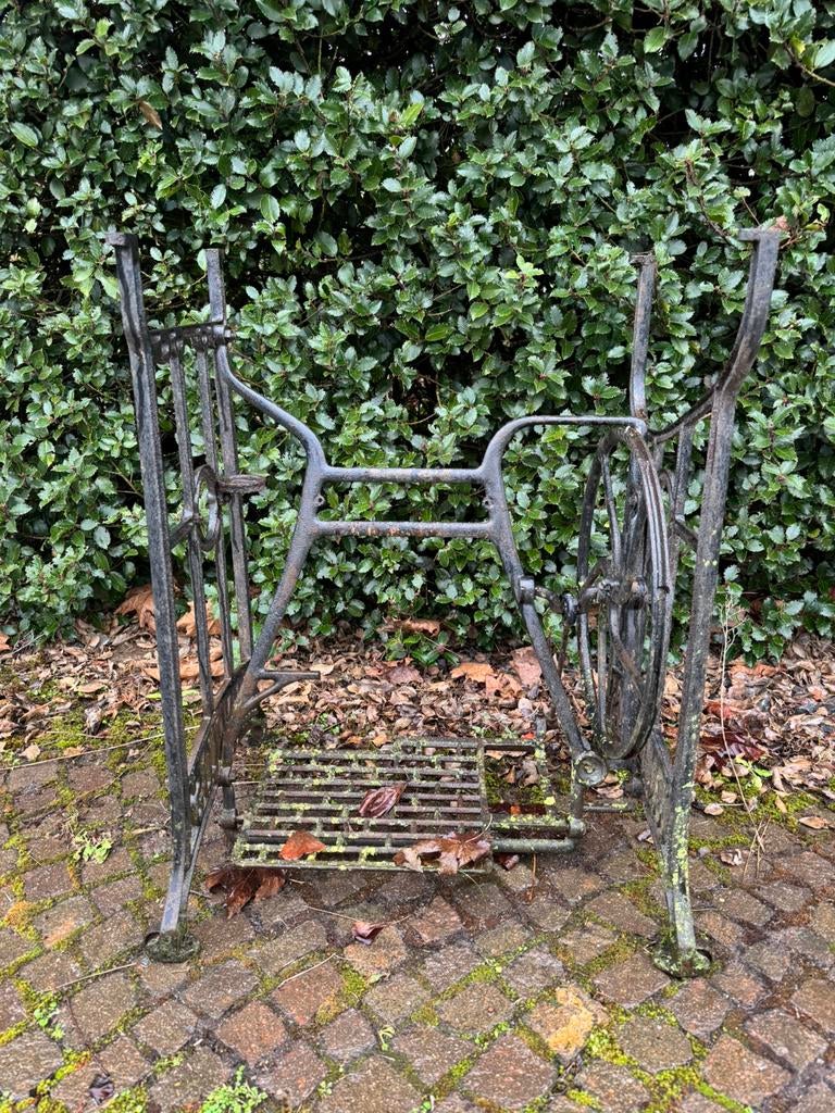 Pied de machine à coudre ancien en loden,plusieurs dispo, Enlèvement