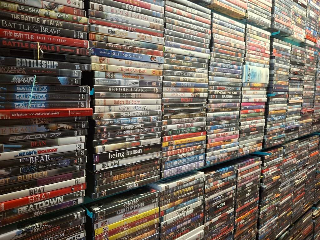 B : meer dan 500 dvd's en series aan verschillende prijzen, Enlèvement ou Envoi, Coffret