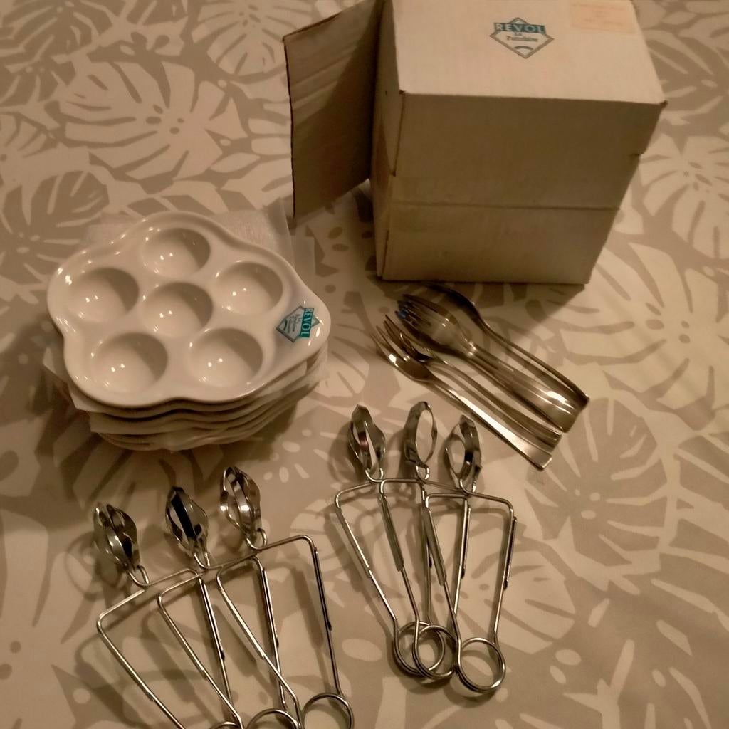 6 assiettes à escargots avec accessoires, Maison & Meubles, Enlèvement, Comme neuf