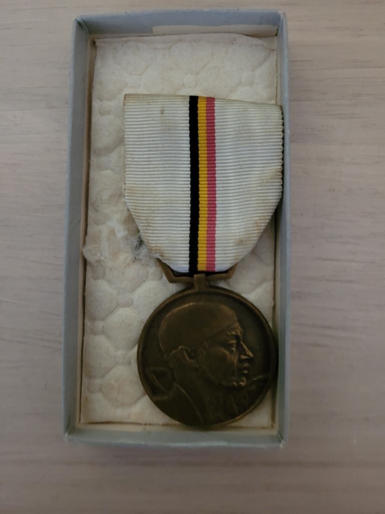 medaille BNB 1945, Enlèvement ou Envoi, Armée de terre, Ruban, Médaille ou Ailes