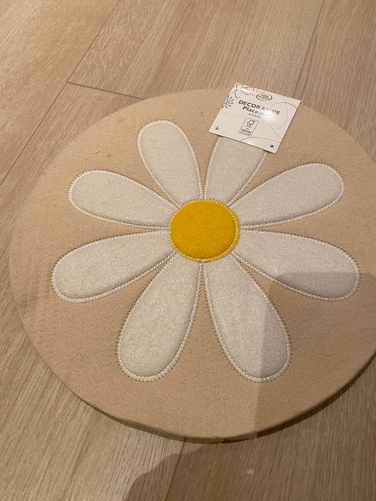 12 beige placemats met bloem, Enlèvement, Neuf, Beige, Set de table