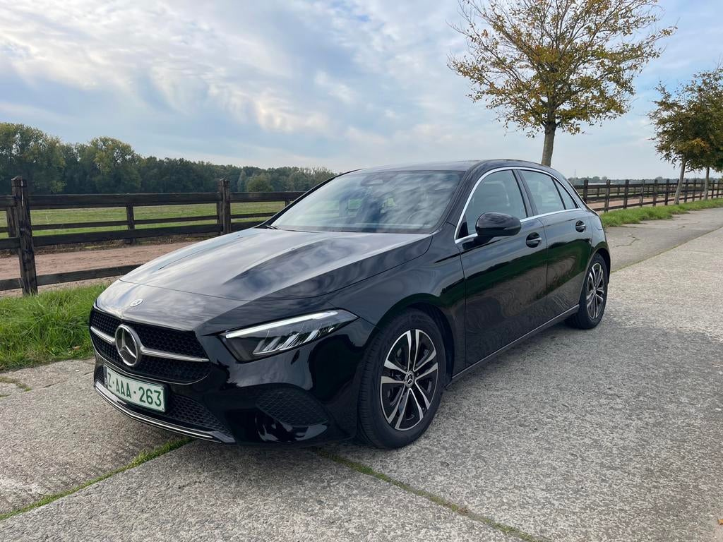 mercedes A180 business line *NIEUWE AUTO* slechts 4000km, Auto's, Mercedes-Benz, Zwart, Leder, Bedrijf, USB
