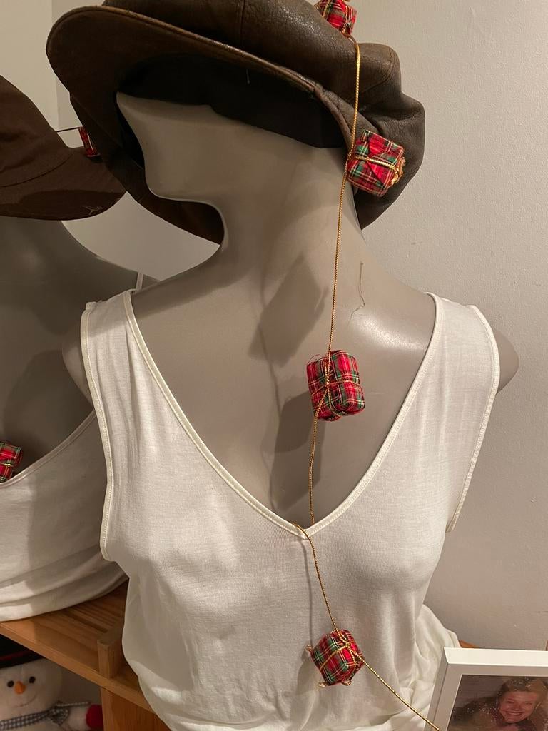 2 bustes de dame en vitrine (poupée) avec demi-tête, Enlèvement, Porté